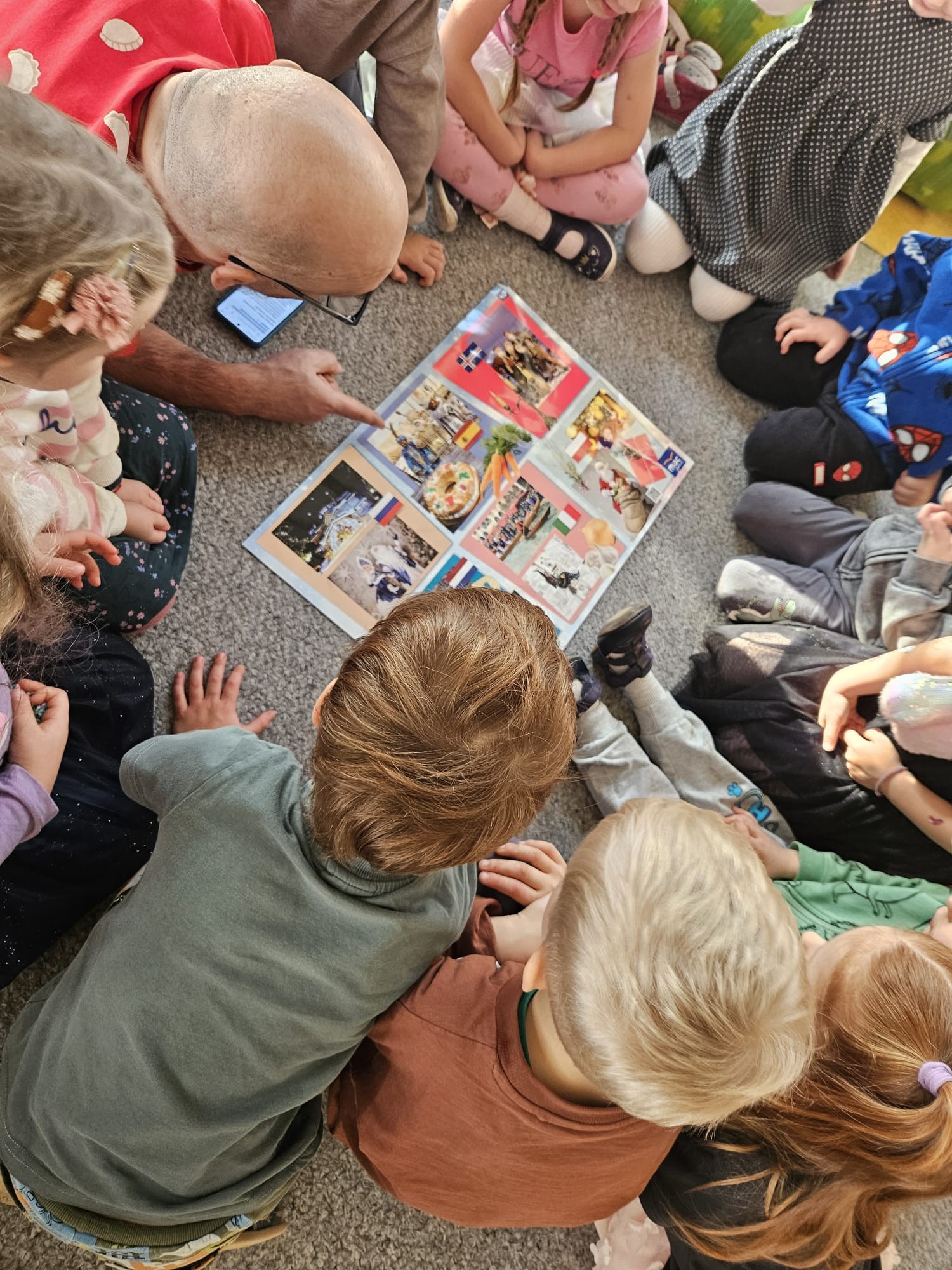 Dziś Jeżyki poznawały zwyczaje Świąteczne w różnych częściac…