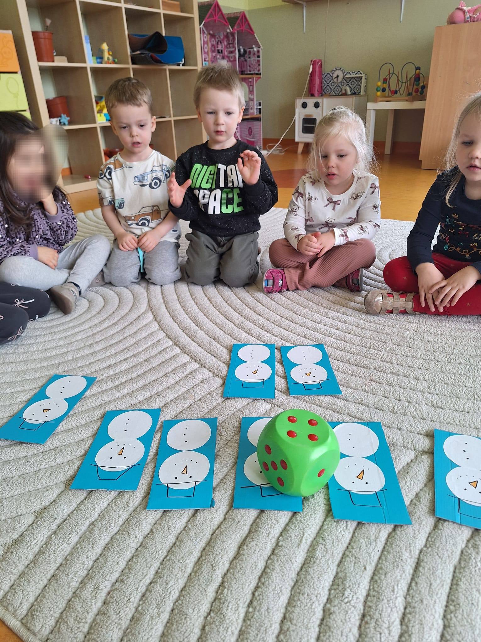 Misie zainspirowały się bajką „Dziesięć balwanków” W. Chotom…