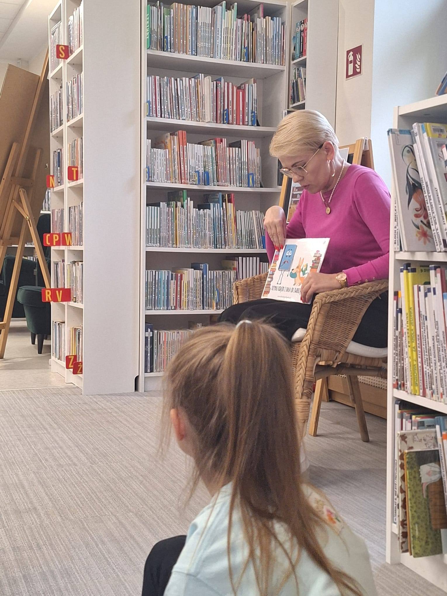 1778590554 439 Z okazji Bibliotekarza Miski i Pszczoly wyruszyly na wyciec