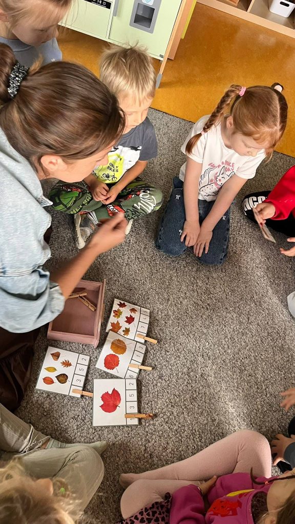 W dniu spadającego liścia rozpoczęliśmy nasz temat dotyczący... 2 1790000267 174 W dniu spadajacego liscia rozpoczelismy nasz temat dotyczacy scaled